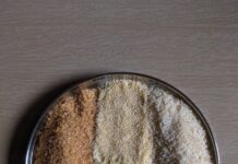 저탄고지(LCHF) 식단, 건강에 득인가 독인가? 전문가 의견 분분 brown powder in round container