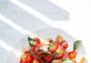 건강한 식단, 일상에서 어떻게 실천할까? 최신 트렌드와 실용 팁 sliced tomato and green leaf vegetable on white ceramic plate